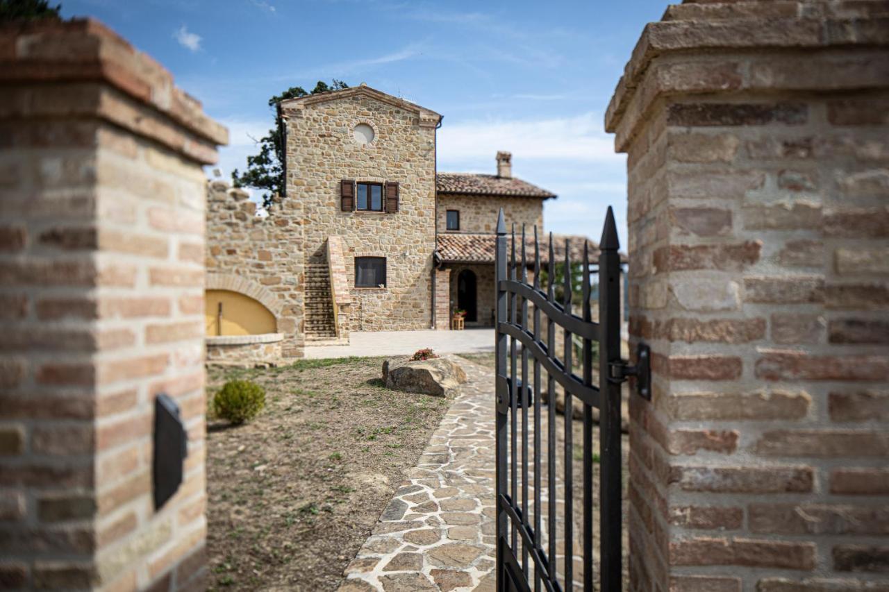 Villa Ermelinda - Piscina Privata E Jacuzzi Castelraimondo Eksteriør billede