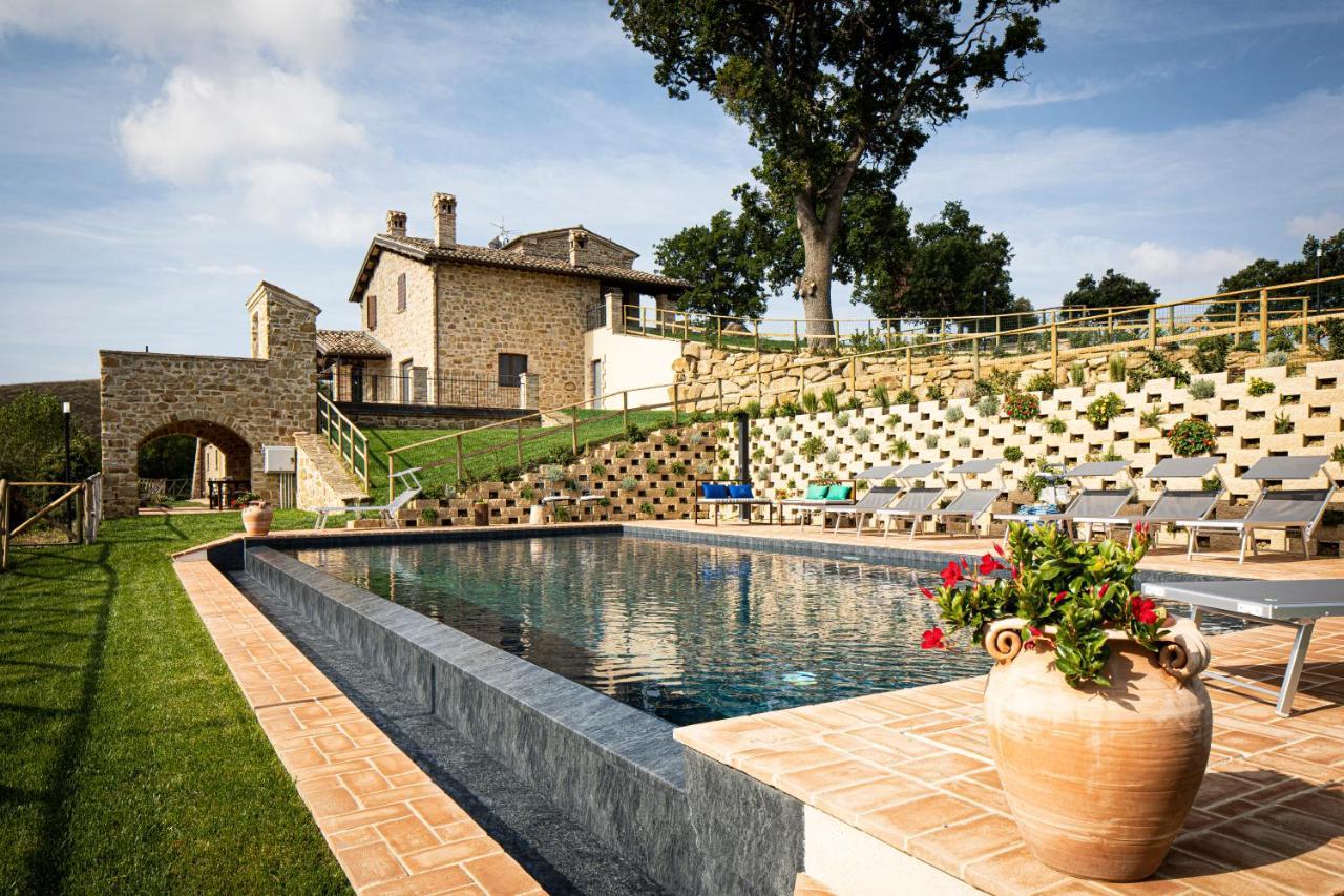 Villa Ermelinda - Piscina Privata E Jacuzzi Castelraimondo Eksteriør billede