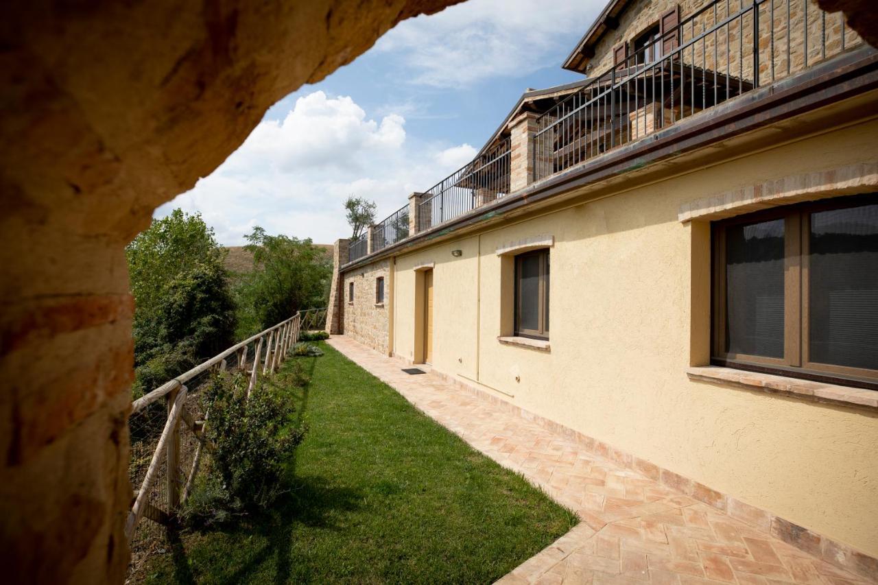 Villa Ermelinda - Piscina Privata E Jacuzzi Castelraimondo Eksteriør billede