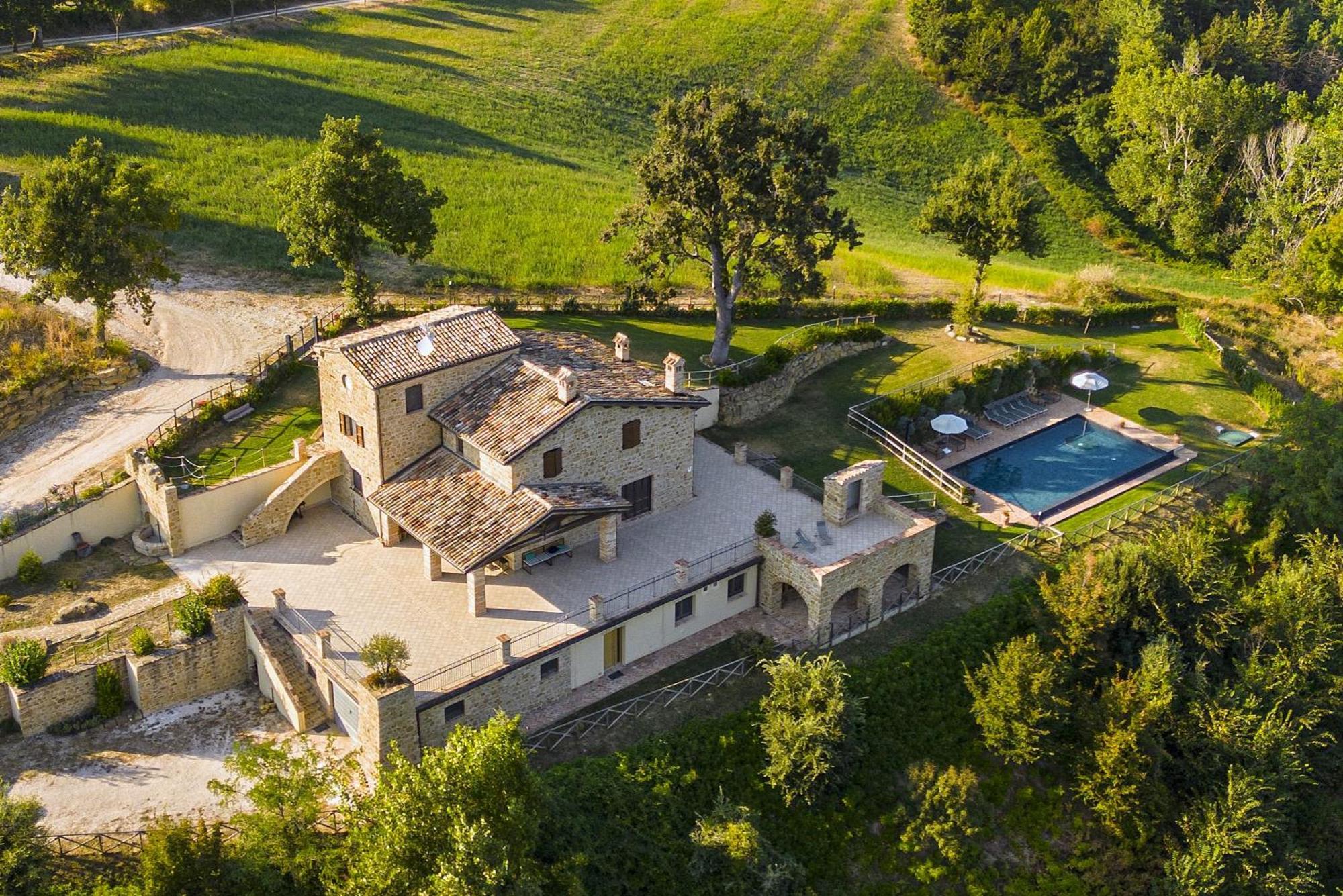 Villa Ermelinda - Piscina Privata E Jacuzzi Castelraimondo Eksteriør billede